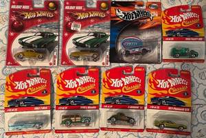lot 120P image: Hot Wheels Lot - Classics, Holiday Hot Rods and Racing (8 Cars, Carded)