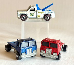 lot 53HW image: Set of 3 Vintage Hot Wheels Red Line Diecast Trucks Ramblin Wrecker and American Tipper Blue and Red