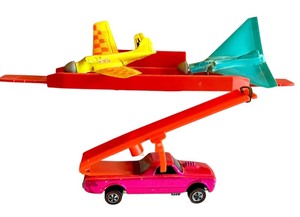 lot 1 image: Hot Wheels Sky Show Fleet Side Truck and Planes Set 1968