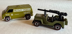 lot 33HW image: Hot Wheels Redlines Khaki Cooler and Fun Slinger Military Vehicle Set