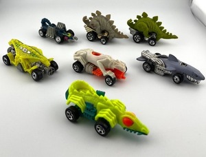 lot 14N image: Set of 7 1990s Animal Hot Wheels Cars including Hot Wheels Fangster