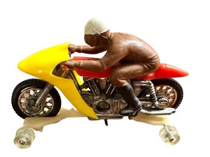 lot 27C image: Vintage Hot Wheels Rrrumbles Rip Snorter Motorcycle with Orange Seat