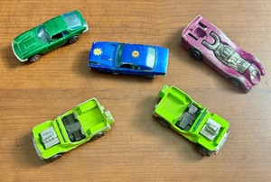 lot 110 image: Set of 5 Vintage Red Line Hot Wheels Cars - Grasshopper, Custom Camaro, Jet Threat, Maserati Mistral