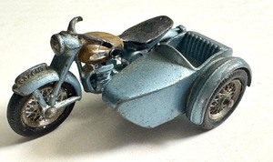 lot 115 image: 1960 Lesney Matchbox Triumph T110 Motorcycle with Sidecar No. 4