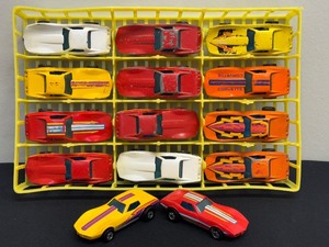 lot 164 image: Set of 14 Vintage 1975 Hot Wheels Corvette Stingray Diecast Cars with Storage Tray