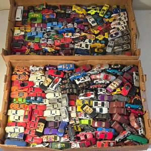 lot 23K image: LR - 2 Flats of Loose Hot Wheels Diecast Cars Collection