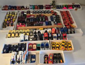 lot 35K image: LR - Large Collection of Used Hot Wheels Cars