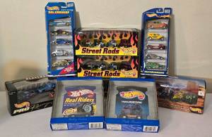 lot 44K image: LR - Hot Wheels Collector Car Sets Assorted Lot in Packaging