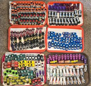 lot 105K image: DR - Large Collection of Assorted Hot Wheels and Matchbox Diecast Cars