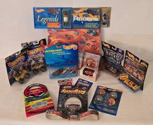 lot 110K image: DR - Hot Wheels Collectibles Lot - Puzzle, Diecast Cars, Ornaments, Party Favors, and Stationery