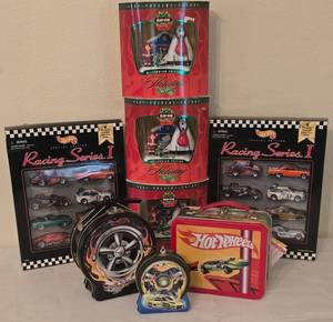 lot 121K image: DR - Hot Wheels Collector Set with 2 Racing Series Sets, 3 Holiday Editions, and 3 Lunchboxes