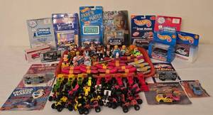lot 171K image: K - Collection of Vintage Die-Cast Toy Cars, Trucks, Miniatures, and Character Vehicles