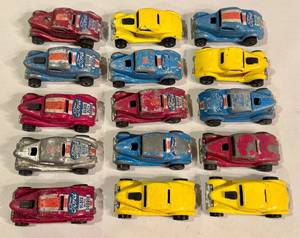 lot 177 image: Lot of 16 Vintage 1975 Hot Wheels Neet Streeter Diecast Cars