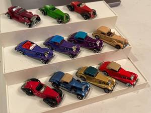 lot 181 image: Collection of 12 Vintage Hot Wheels Diecast Cars Assorted Colors