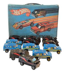 lot 193 image: Set of 12 Vintage 1977 Hot Wheels Baja Breaker Vans with Collector Case