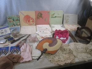lot 113 image: (EW3) Assortment of Mid-Century Lad...