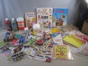 lot 122 image: (CS) Assorted Craft Items - Paints,...