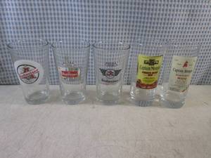 lot 131 image: (CS) Collectible Budweiser and Capt...