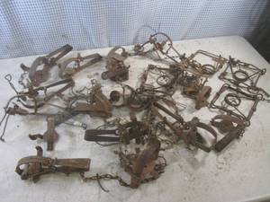 lot 153 image: )EW5) Assortment of Vintage Traps...