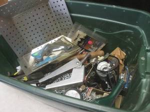 lot 161 image: (EW6) Tote of Misc This and That - ...