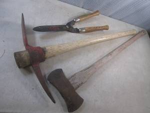 lot 187 image: (F-2) Vintage Double Bit Axe, Picka...