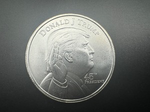lot 74 image: BU One Ounce .999 Silver Donald J. Trump 45th President Round
