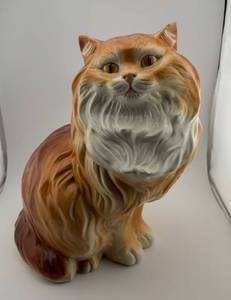 lot 10 image: Cermaic Cat