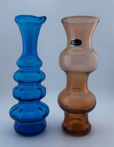 lot 11 image: 2 Vintage MCM Vases
