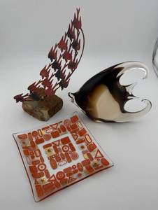 lot 15 image: MCM Decor Lot Glass Statue Trinket Dish
