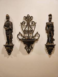 lot 57 image: Burwood Products Plastic Wall Decor