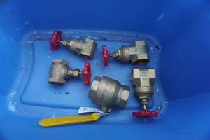 lot 60 image: Lot of Brass Valves 1 14 12 & 2