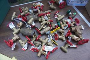 lot 62 image: Lot of Brass Valves In Assorted Sizes