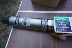 lot 63 image: Everbilt Brand 34 hp 4 Submersible Deep Well Pump
