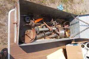 lot 115 image: Metal Tool Box With Hole Saw and Auger Bits In Assorted Sizes