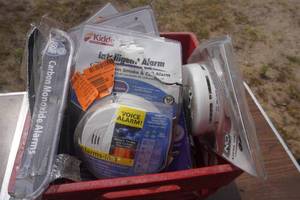 lot 131 image: Large Lot of Smoke and Carbon Dioxide Detectors