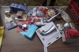 lot 132 image: Large Lot of Shower Fittings and Accessories