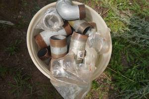 lot 140 image: Large lot of 2 Galvanized Fittings and Nipples