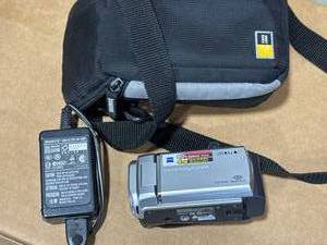 lot 16 image: Sony DCR-SX40 Handycam