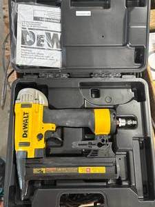 lot 35 image: Dewalt DWFP1838 18 Gauge Finish Stapler (next to new)