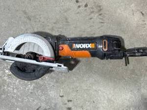 lot 44 image: Worx WX439L Circular Saw