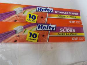 lot 156 image: 2 Hefty 10 ct Jumbo 2.5 gallon Stor...