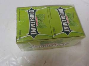 lot 190 image: Double Mint 150 sticks Gum...