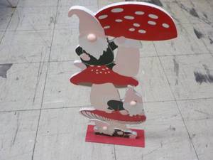 lot 219 image: Knome Wood Dcor 23 Tall...