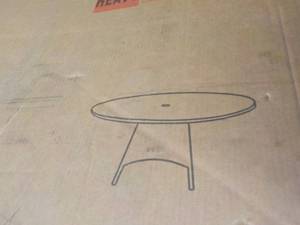 lot 275 image: Round Patio Table...