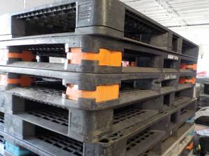 lot 288 image: 3 Heavy Duty Plastic Pallets...