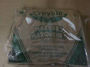 lot 16 image: Crayola Markers 200 in 10 different...