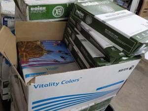 lot 92 image: 2000 Sheets of White Boise Copy Pap...