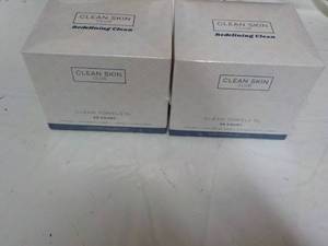 lot 347 image: 2 Clean Towels XL Clean Skin Club...