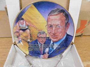 lot 318 image: 1989 Gartlan USA John Wooden They Call Him Coach Autograph Collectors Plate