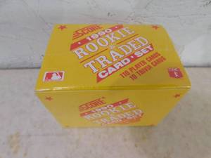lot 322 image: 1990 Score Baseball Rookie & Traded Factory Sealed Set